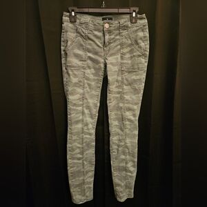 American Eagle camo pants